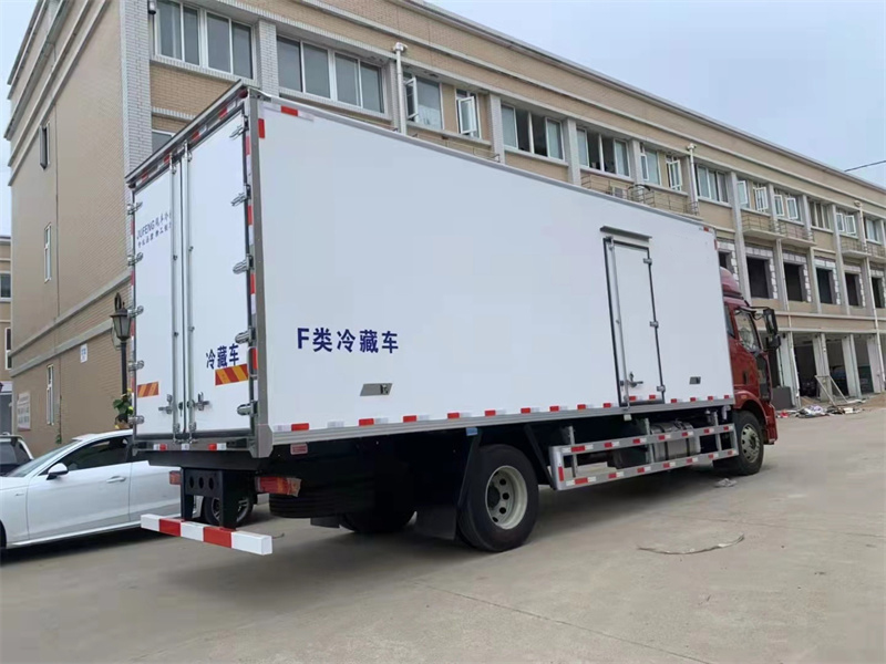 6.8米精英版J6L解放冷藏车
