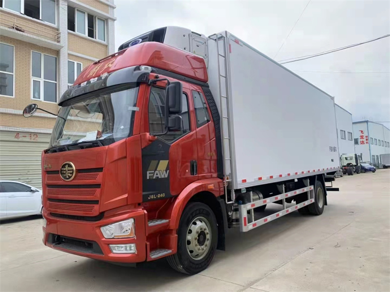 6.8米精英版J6L解放冷藏车