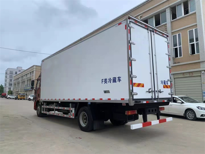 6.8米精英版J6L解放冷藏车