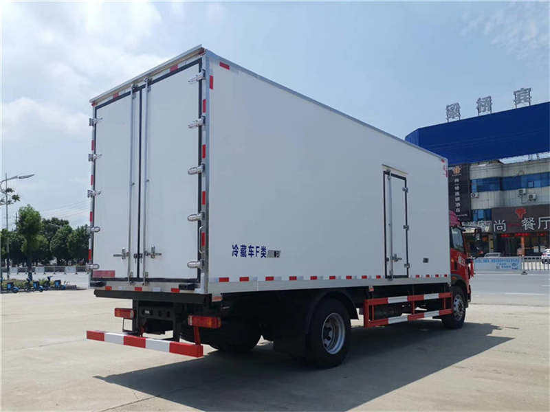 6.75米解放麟VH冷藏车