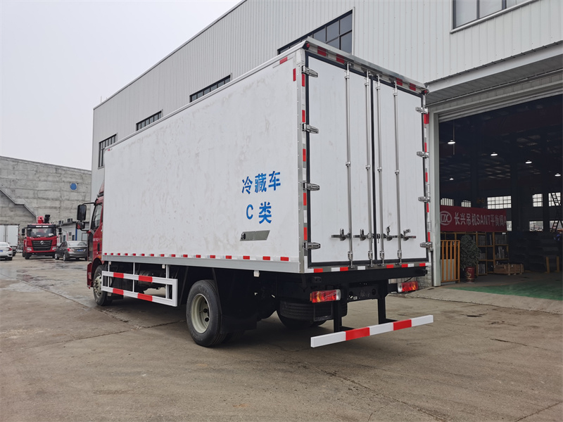 解放J6L冷藏车高顶双卧