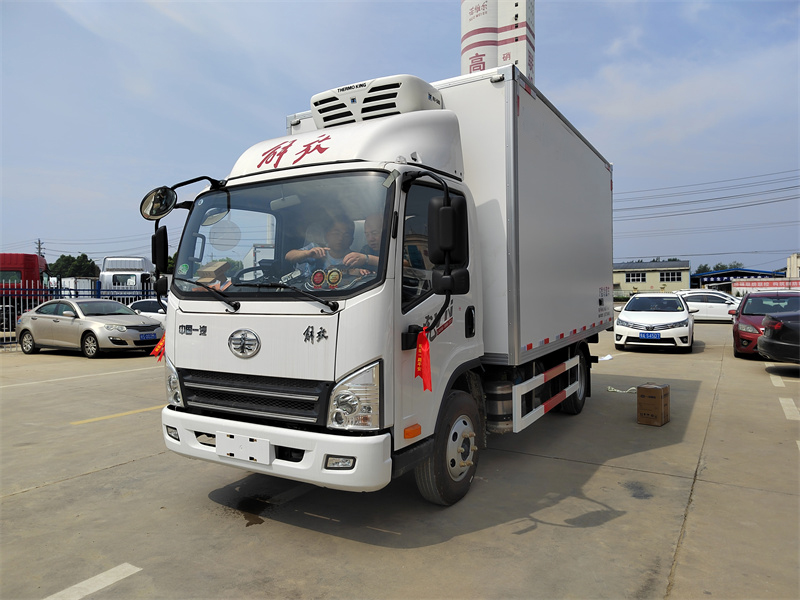 解放虎VN锡柴130马力冷藏车