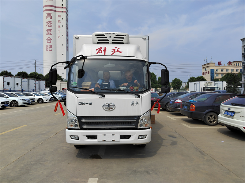 解放虎VN锡柴130马力冷藏车
