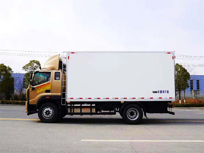 5.3米福田奥铃大黄蜂冷藏车