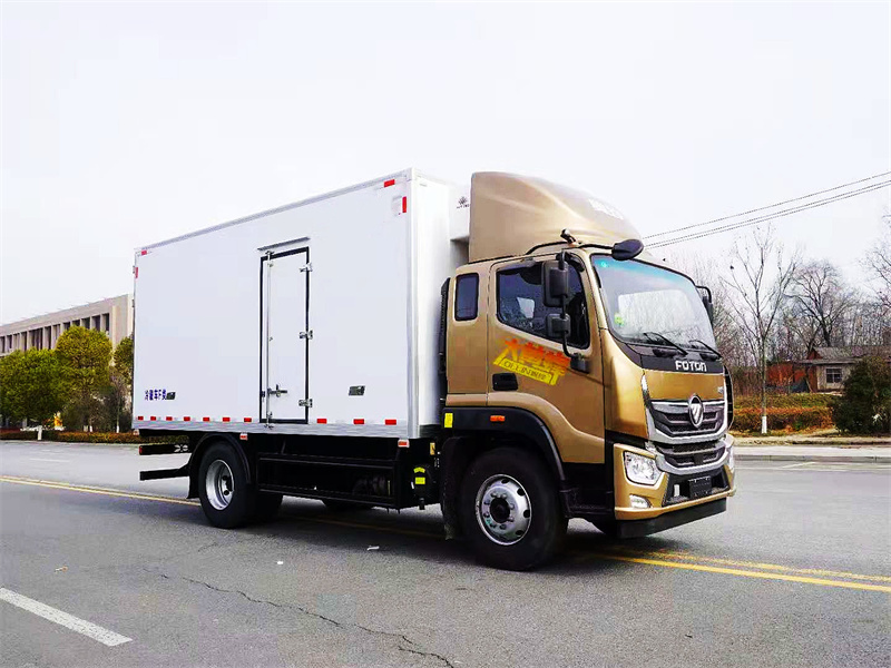 5.3米福田奥铃大黄蜂冷藏车