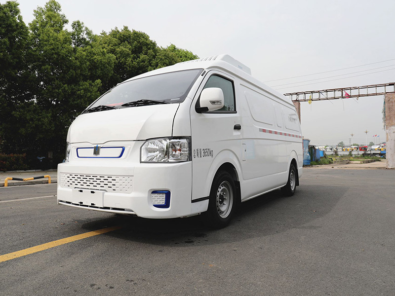 吉利纯电动E6面包冷藏车