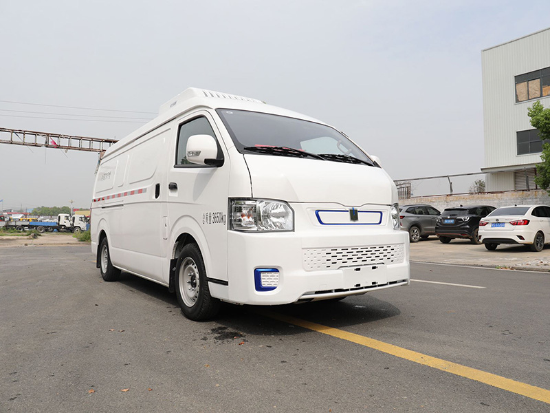 吉利纯电动E6面包冷藏车