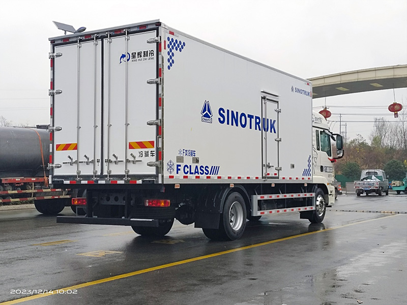 6.8米汕德卡新款G5S冷藏车