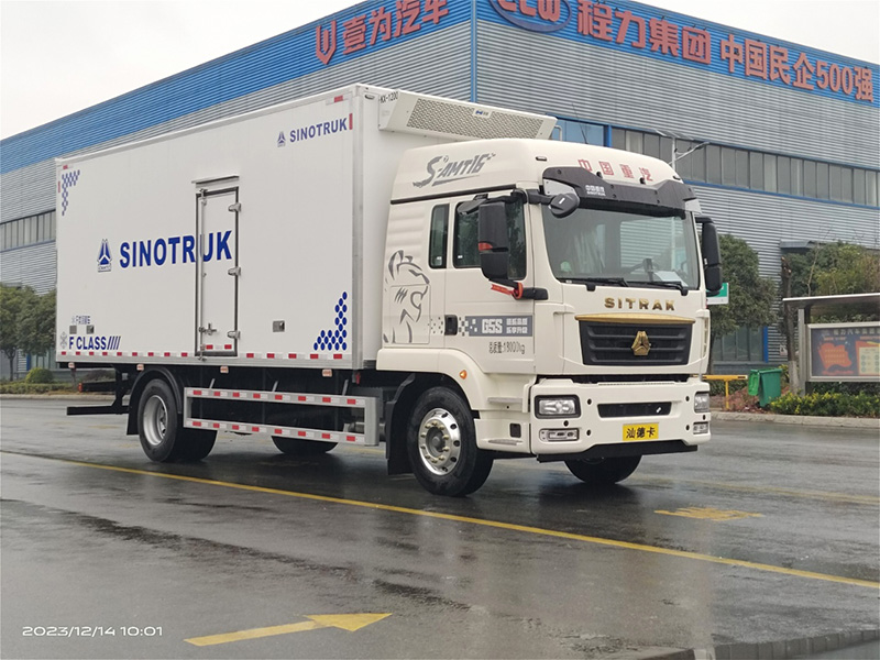 6.8米汕德卡新款G5S冷藏车