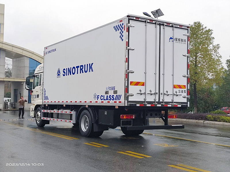 6.8米汕德卡新款G5S冷藏车