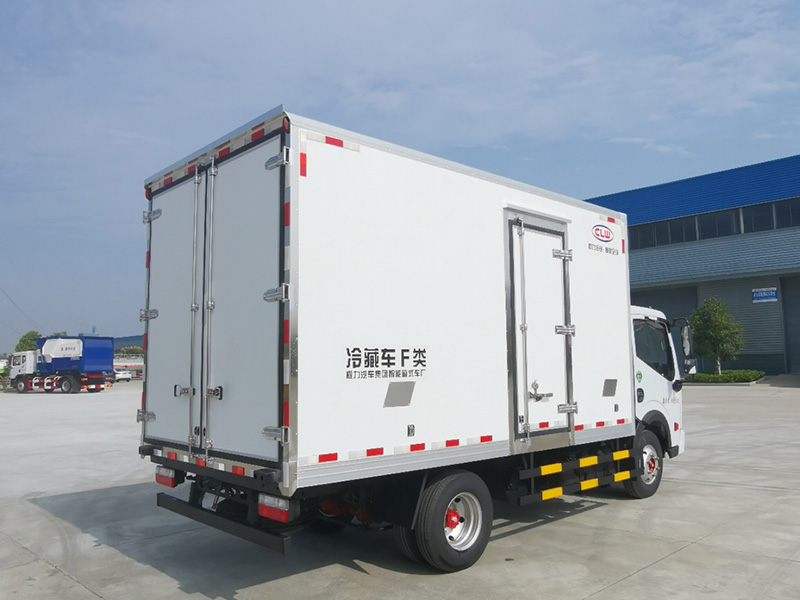 东风星云高端蓝牌冷藏车