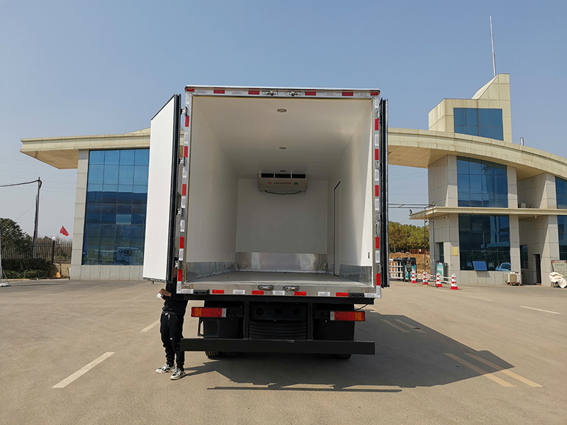 东风福瑞卡混动冷藏车