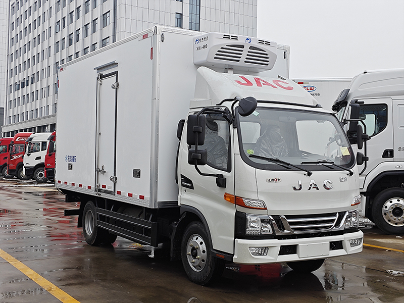 江淮骏铃V5天然气冷藏车