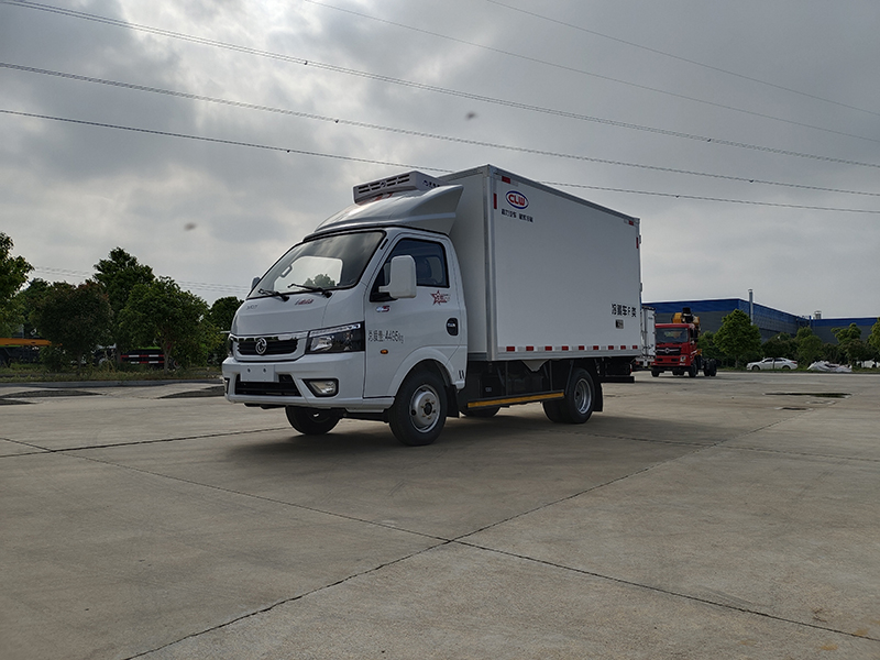 3.5米或者3.7米柴油途逸冷藏车
