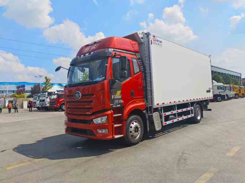 解放J6L精英版300马力冷藏车