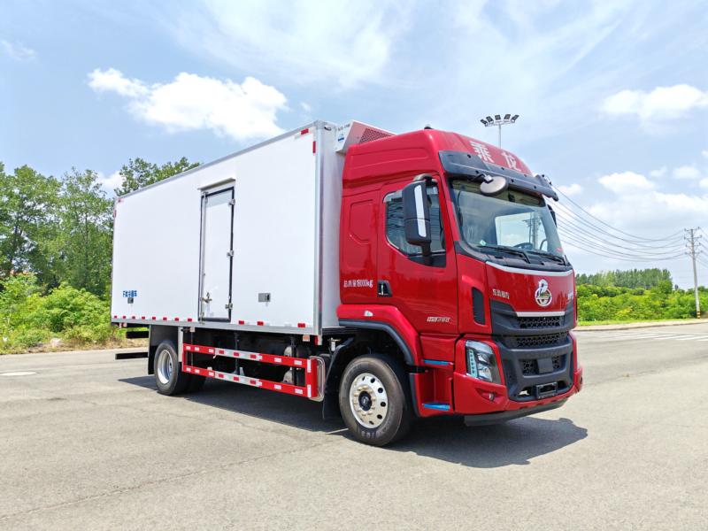 6.8米柳汽乘龙LNG天然气冷藏车