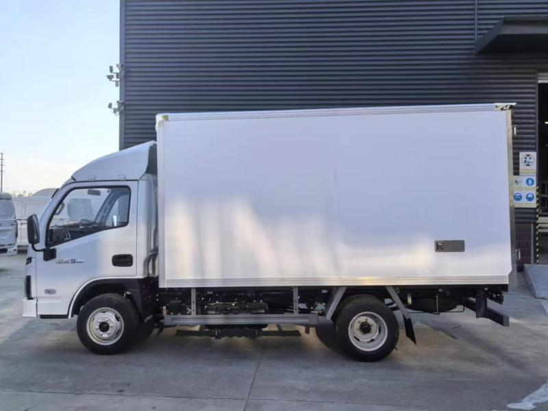 跃进S80柴油3550箱体冷藏车