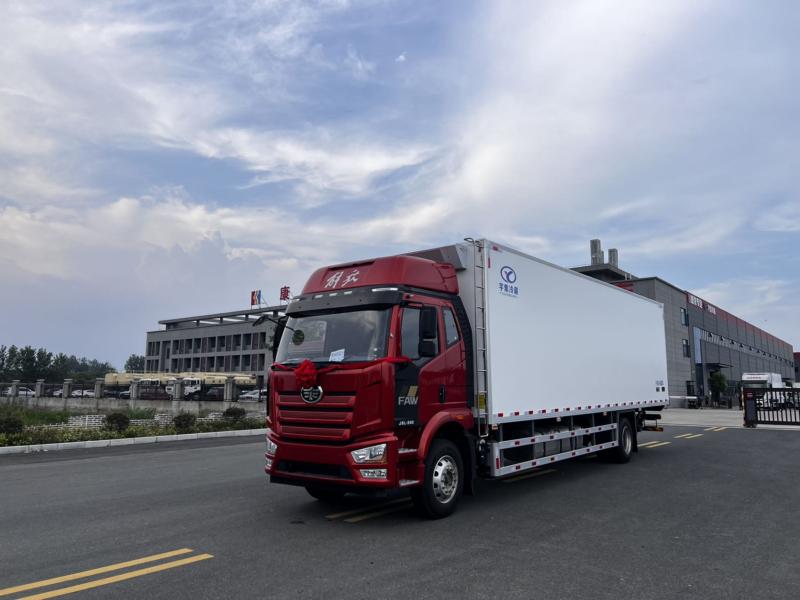 9米6解放J6L大单桥冷藏车