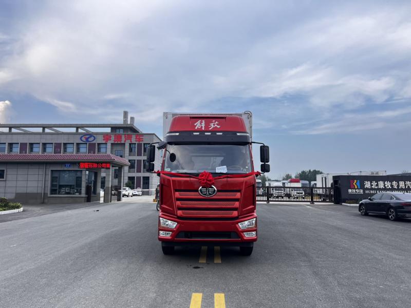 9米6解放J6L大单桥冷藏车