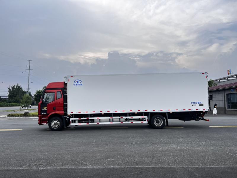 9米6解放J6L大单桥冷藏车