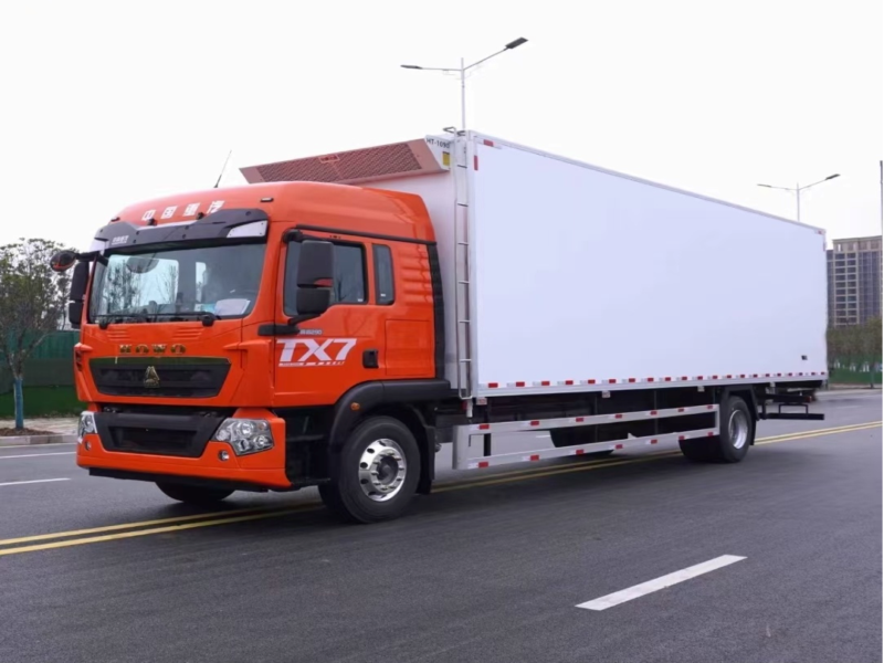 大单桥9米6重汽豪沃TX7冷藏车