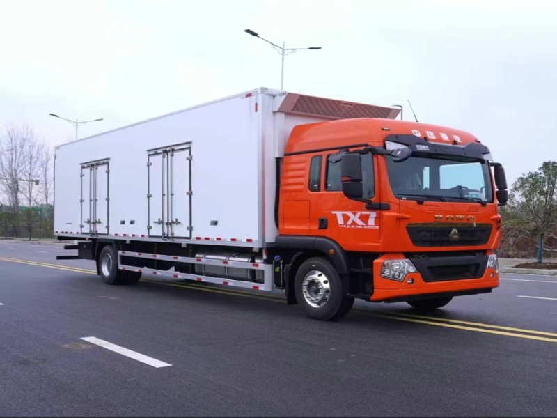 大单桥9米6重汽豪沃TX7冷藏车