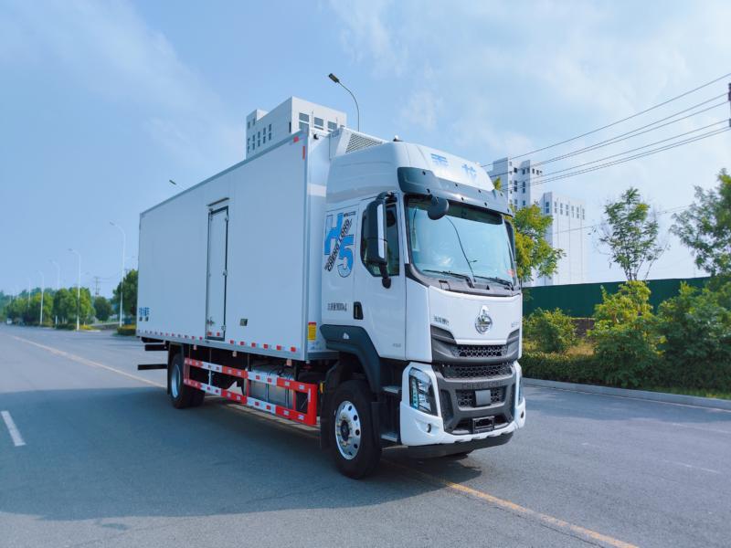 柳汽乘龙大单桥9.6米冷藏车