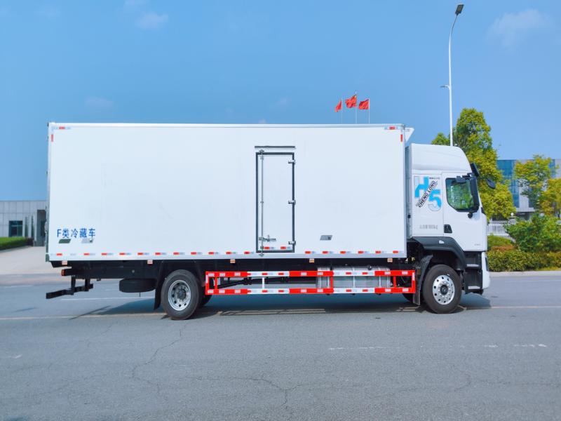 柳汽乘龙大单桥9.6米冷藏车