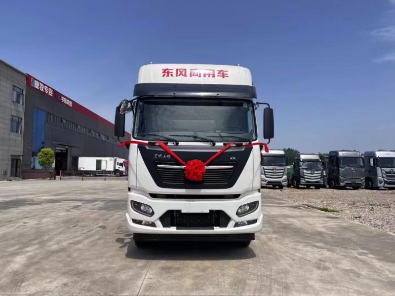 9.6米--东风天锦PLUS小三轴冷藏车