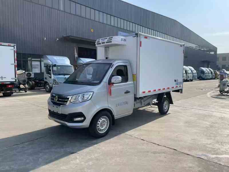 长安跨越王金标T3（后单轮）冷藏车