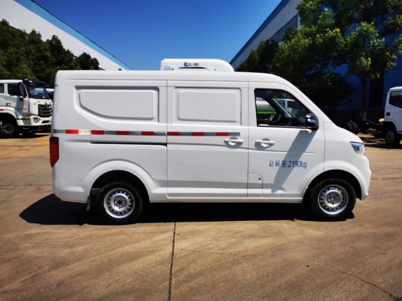长安跨越V3面包冷藏车