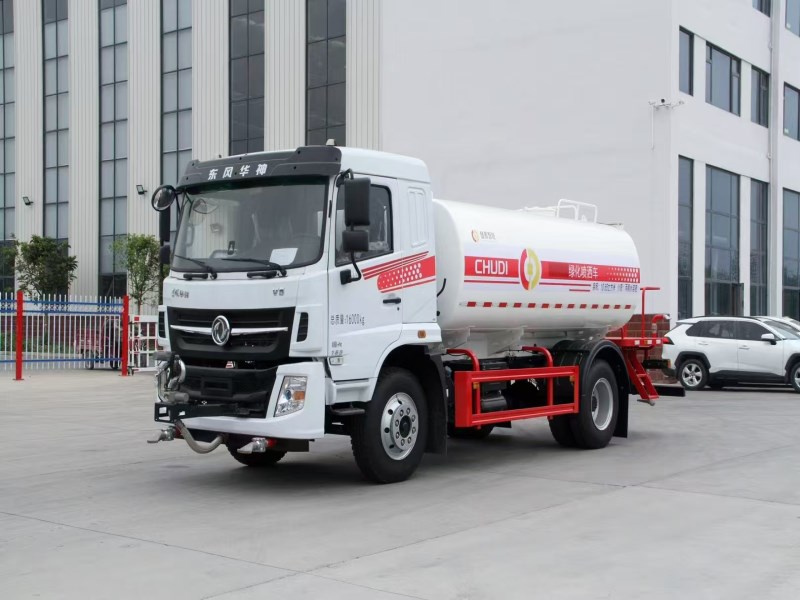 新款东风华神V5    12方洒水车