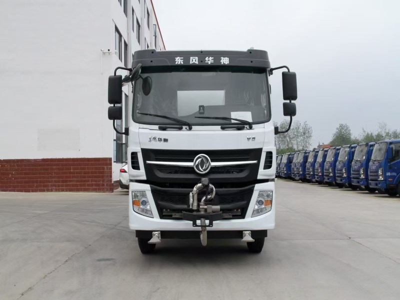 新款东风华神V5    12方洒水车