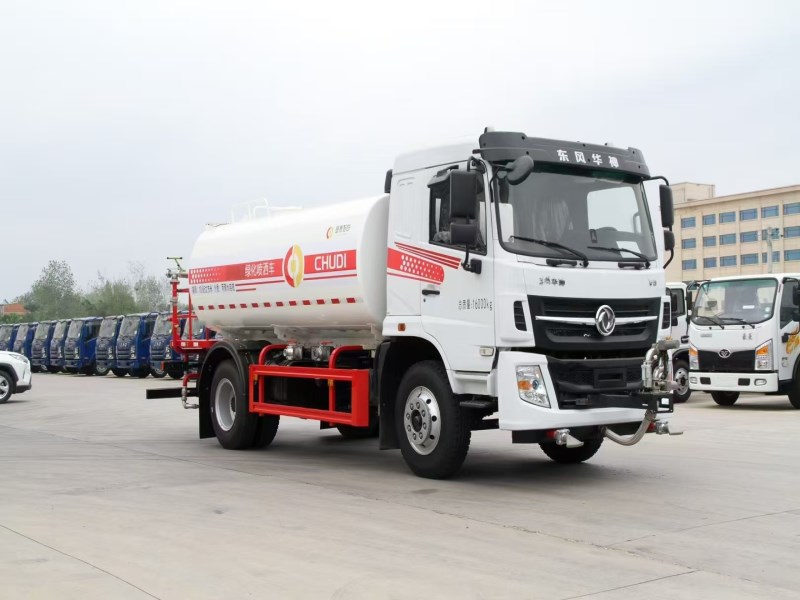 新款东风华神V5    12方洒水车
