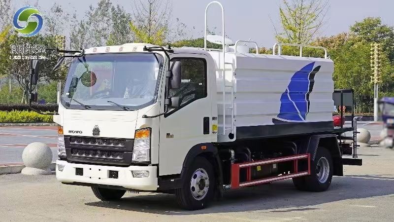 7方蓝牌重汽豪沃抑尘车