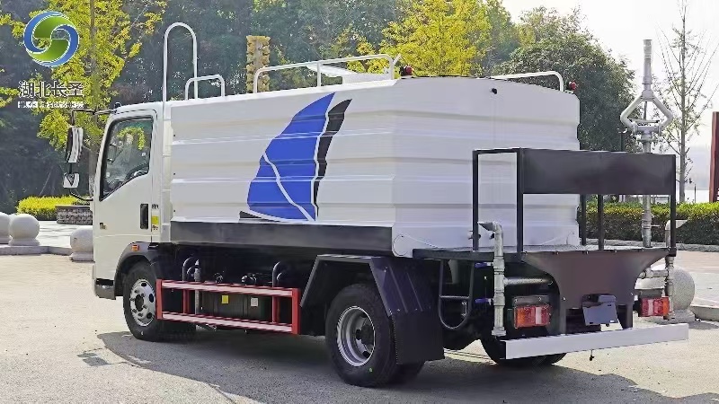 7方蓝牌重汽豪沃抑尘车