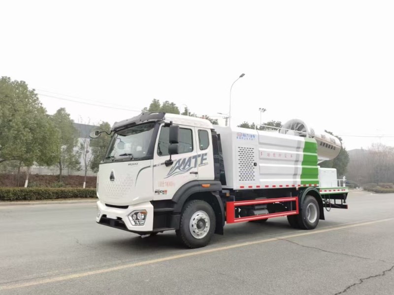 重汽豪沃单桥12-13.3方多功抑尘车