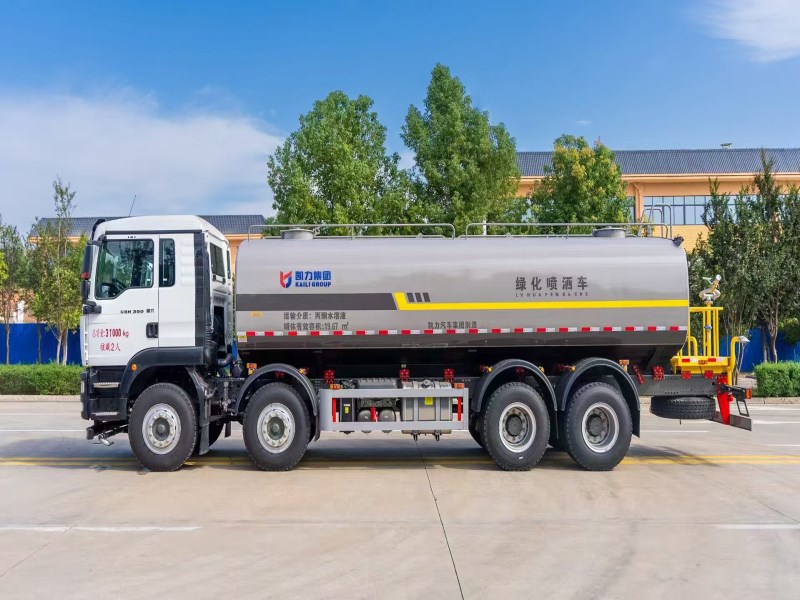 24方重汽汕德卡前四后八洒水车