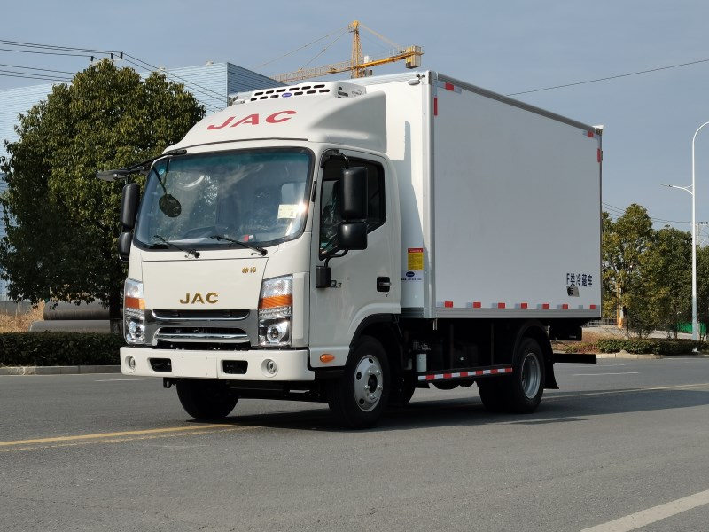 3.7米JAC帅铃Q3国六130马力冷藏车