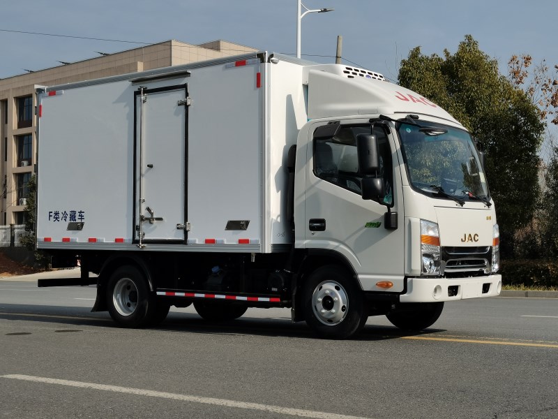 3.7米JAC帅铃Q3国六130马力冷藏车