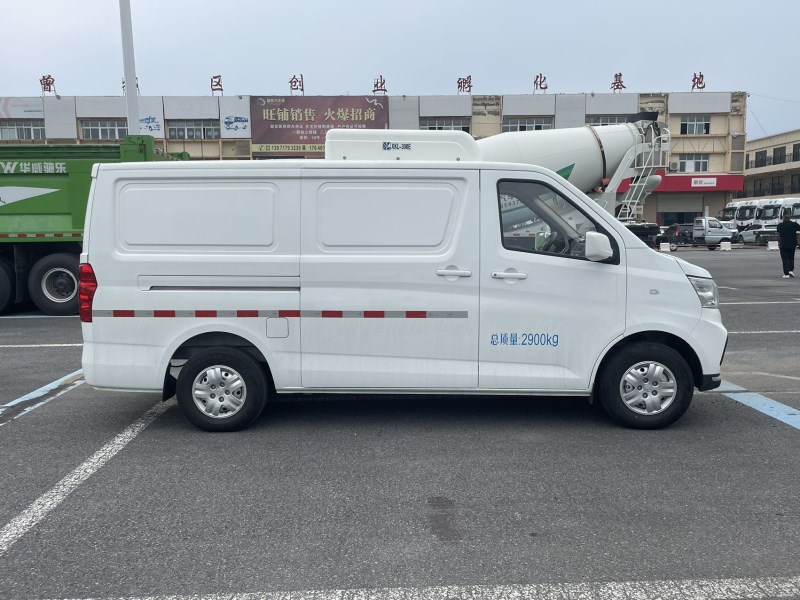 长安睿行EM80 纯电冷藏车