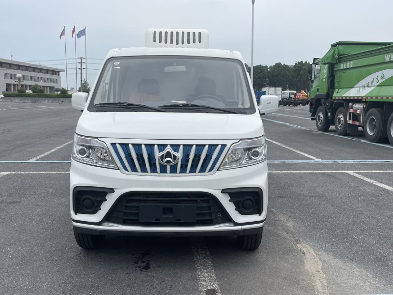 长安睿行EM80 纯电冷藏车