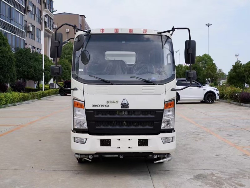 重汽豪沃7方路面养护车