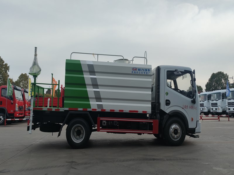 东风全柴136马力7方抑尘车