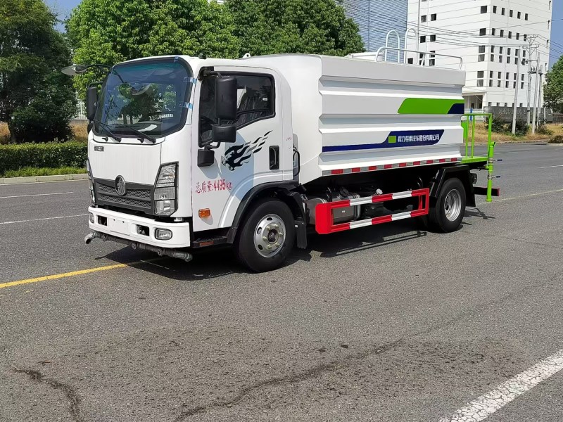 新款重汽王牌7方蓝牌洒水车