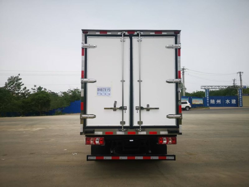 3.7米JAC帅铃S3国六130马力冷藏车