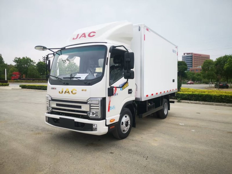 3.7米JAC帅铃S3国六130马力冷藏车