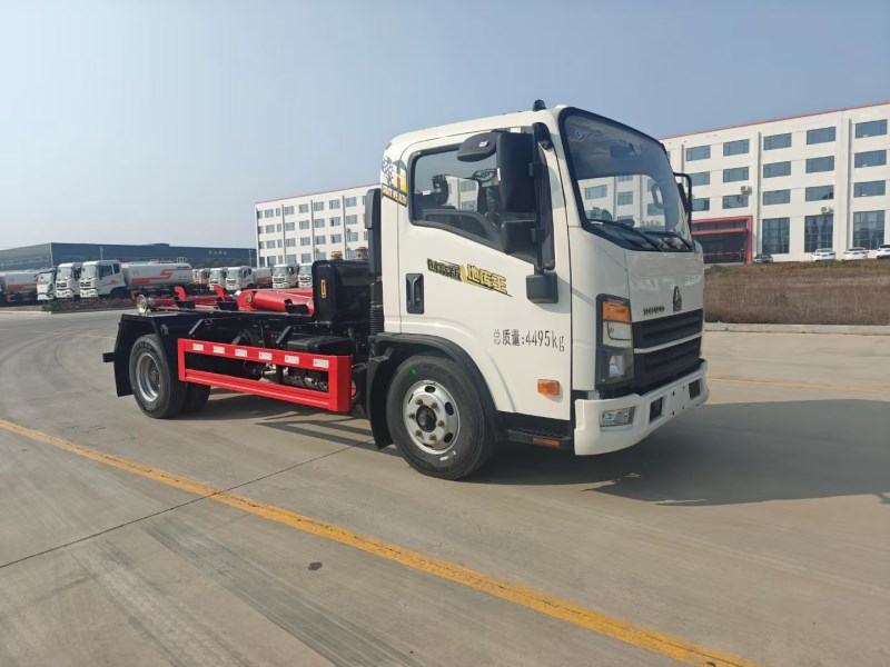 重汽豪沃蓝牌重载勾臂车