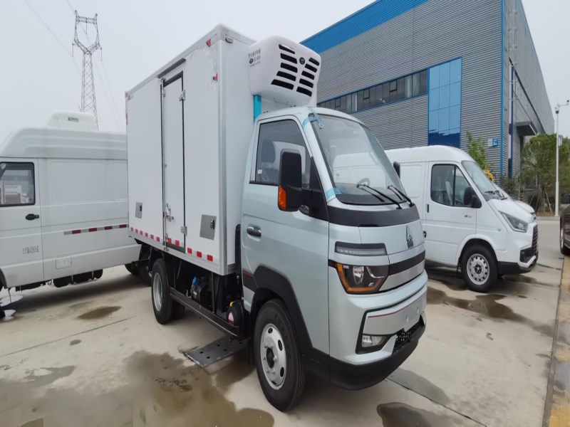 3.8米豪沃新款智相冷藏车