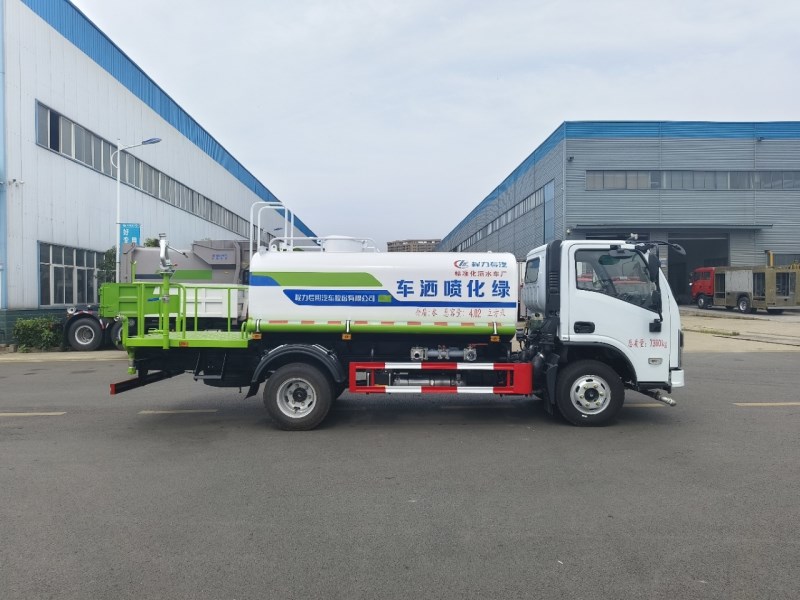 东风华神V3 5方洒水车